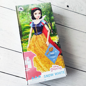 Классическая кукла Дисней Принцесса Белоснежка / Disney Princess Snow White Classic Doll с расческой (30 см)